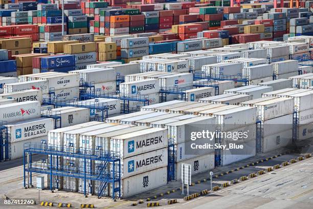 recipientes de refrigeración - maersk fotografías e imágenes de stock