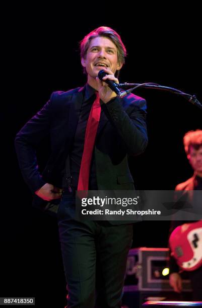 Taylor Hanson of the band Hanson performs on stage at The Wiltern on December 6, 2017 in Los Angeles, California.