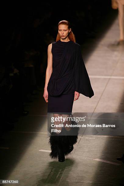 Models walk the runway at the Givenchy Ready-to-Wear A/W 2009 fashion show during Paris Fashion Week at Carreau du Temple on March 8, 2009 in Paris,...