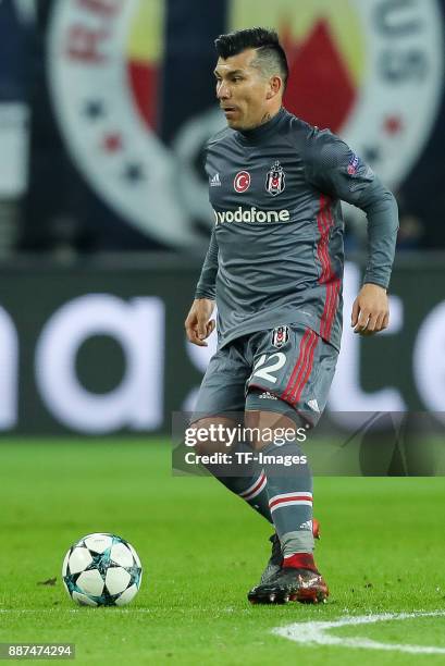 Gary Medel of Besiktas controls the ball during the UEFA Champions League group G soccer match between RB Leipzig and Besiktas at the Leipzig Arena...