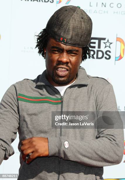 Wale Rapper 2008 Wale Photos and Premium High Res Pictures - Getty Images