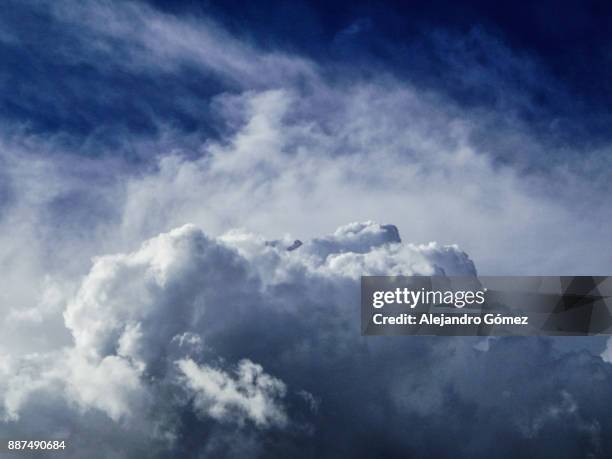 nube dramatica - nube - fotografias e filmes do acervo