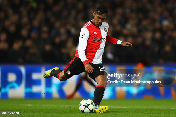 Renato Tapia of Feyenoord in action during the UEFA Champions League group F match between Feyenoord and SSC Napoli at Feijenoord Stadion on December...