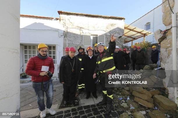 Ischia, Cardinal Bassetti, President of the CEI on the strands hit by the earthquake, together with other prelates and the Fire Brigade.