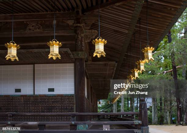 高野山、日本の仏教寺院男女ガラン - danjo garan ストックフォトと画像