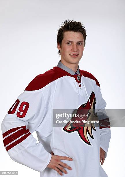 Oliver Ekman-Larsson poses for a photo after being selected sixth overall by the Phoenix Coyotes with their first pick in the first round of the 2009...