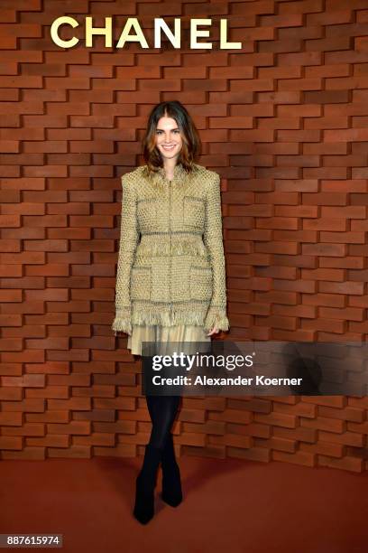 Lisa Tomaschewsky arrives for the Chanel - Collection Metiers d'Art Paris Hamburg 2017/18 at The Elbphilharmonie on December 6, 2017 in Hamburg,...