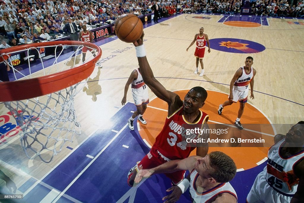 1995 Rockets Final Hakeem Olajuwon of the Houston Rockets goes up for a shot against the ...