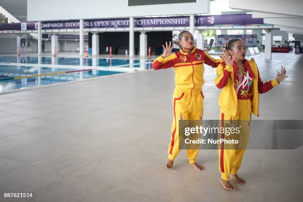 Team from Makassar practice the movement before start artistic swim contest in Indonesia Open Aquatic Championship at the renovated Aquatics Stadium...