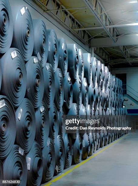stacked carpet rolls as abstract - perspectiva de una cinta transportadora fotografías e imágenes de stock