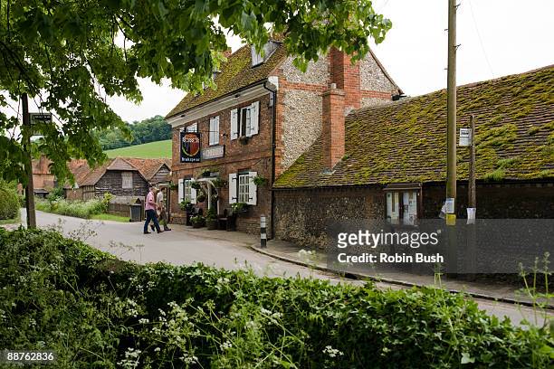 chequers pub, fingest vilage, chilterns, buckinghamshire, uk - archetypal stock pictures, royalty-free photos & images