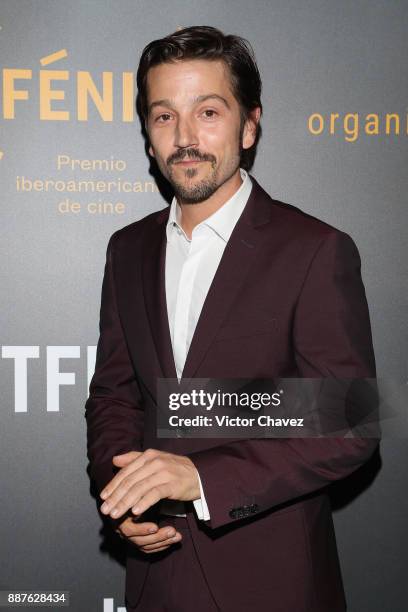 Diego Luna attends the Premio Iberoamericano De Cine Fenix 2017 press room at Teatro de La Ciudad on December 6, 2017 in Mexico City, Mexico.