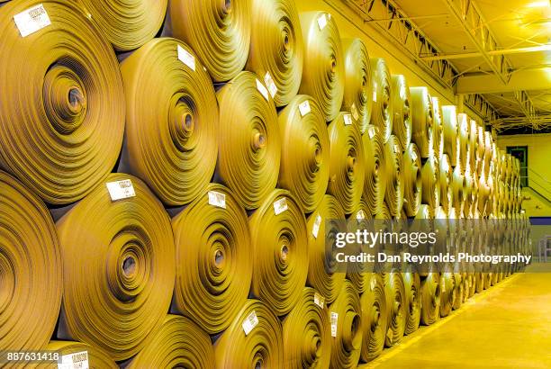 stacked carpet rolls as abstract - perspectiva de una cinta transportadora fotografías e imágenes de stock