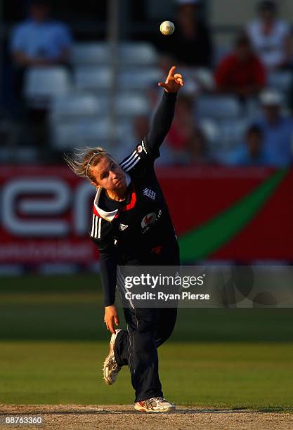 Nicola Shaw of England bowls during the Women's One Day International match bewteen England and Australia at The County Ground on June 30, 2009 in...