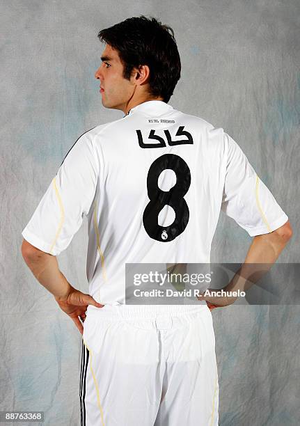 Kaka poses with his new t-shirt and his name in Arabic on it before his official presentation at the Santiago Bernabeu on June 30, 2009 in Madrid,...