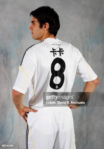 Kaka poses with his new t-shirt and his name in Chinese on it before his official presentation at the Santiago Bernabeu on June 30, 2009 in Madrid,...