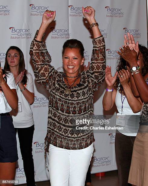 Singer/actress Vanessa Williams competes in the Rack Relay Race to benefit Dress for Success at Grand Central Terminal on June 30, 2009 in New York...