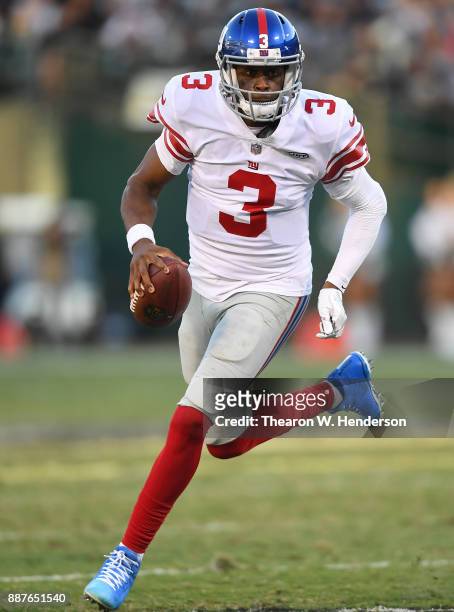 Geno Smith of the New York Giants scrambles with the ball against the Oakland Raiders during their NFL football game at Oakland-Alameda County...