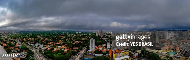 panoramisch beeld van de stad são paulo, brazilië - vierbaansweg stockfoto's en -beelden