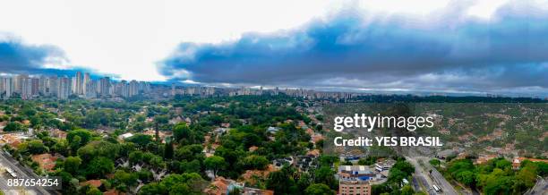 panoramisch beeld van de stad são paulo, brazilië - vierbaansweg stockfoto's en -beelden