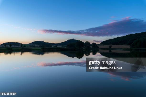 landscape with wachsenburg castle reflecting in lake at sunrise, drei gleichen, ilm district, thuringia, germany - 2017 243 stock pictures, royalty-free photos & images