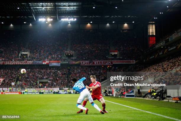 Ainsley Maitland-Niles of Arsenal battles for the ball with Lukas Klunter of FC Koeln during the UEFA Europa League group H match between 1. FC Koeln...