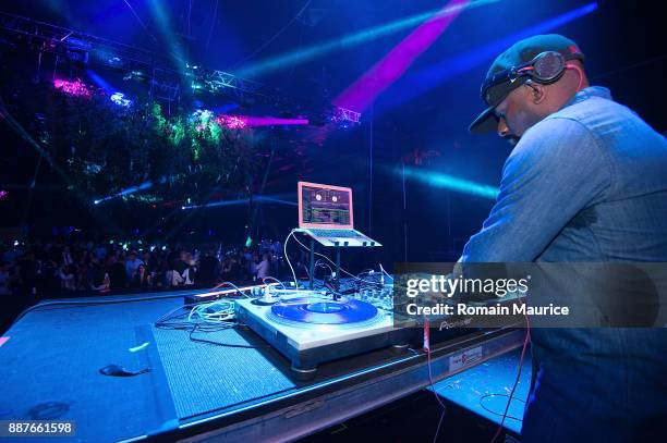 Inlist Inlist Photos and Premium High Res Pictures - Getty Images