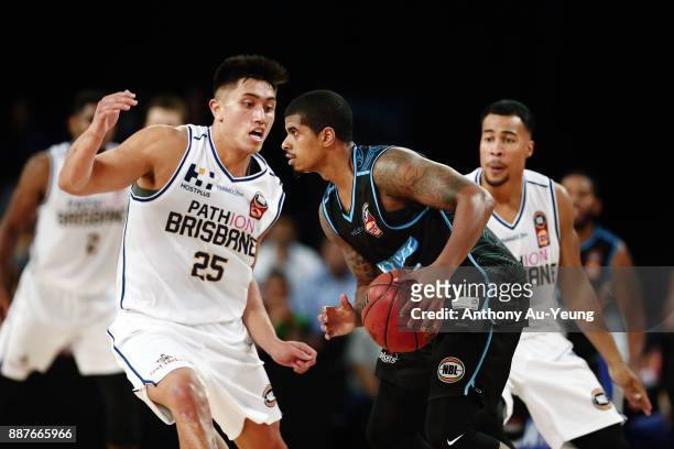Edgar Sosa of the Breakers competes against Reuben Te Rangi of the Bullets during the round nine NBL match between the New Zealand Breakers and the...