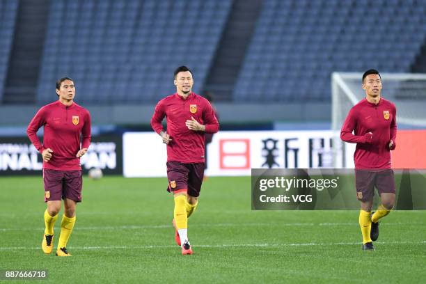 Players of China attend a training session ahead of the 2017 EAFF E-1 Football Championship Final round at Ajinomoto Stadium on December 7, 2017 in...