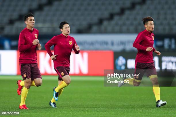 Players of China attend a training session ahead of the 2017 EAFF E-1 Football Championship Final round at Ajinomoto Stadium on December 7, 2017 in...