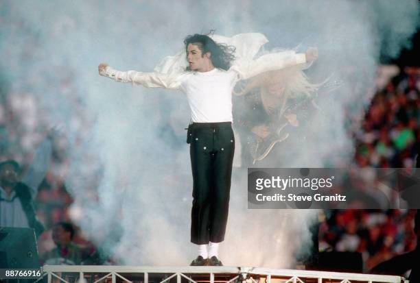 Michael Jackson performs during halftime of a 52-17 Dallas Cowboys win over the Buffalo Bills in Super Bowl XXVII on January 31, 1993 at Rose Bowl in...