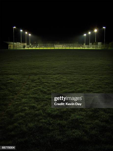 football pitch - soccer field empty night imagens e fotografias de stock