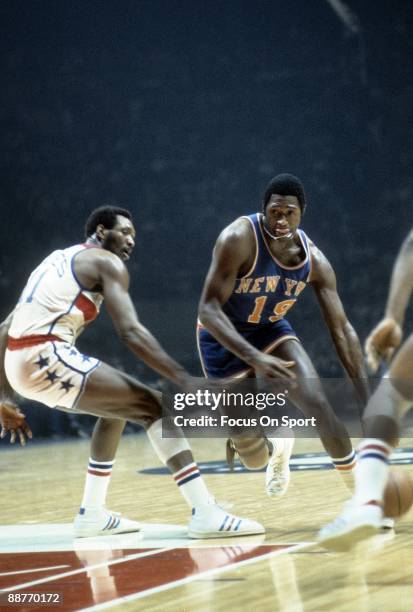 S: Willis Reed of the New York Knickerbockers on his way to the basket, drives pass Elvin Hayes of the Baltimore Bullets during an early circa 1970's...