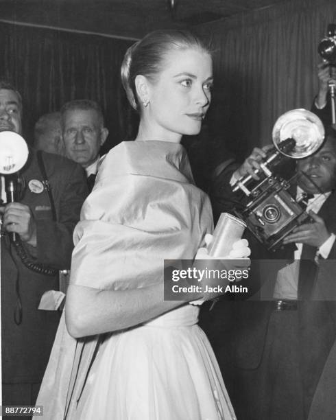 Photographers surround American actress Grace Kelly at the Academy of Motion Picture Arts and Sciences, Beverly Hills, California, circa 1955.