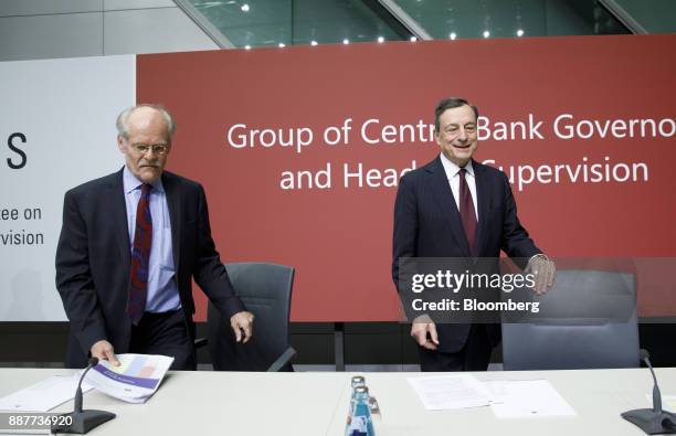 Stefan Ingves, governor of the Sveriges Riksbank and chairman of the Basel Committee, left, and Mario Draghi, president of the European Central Bank...