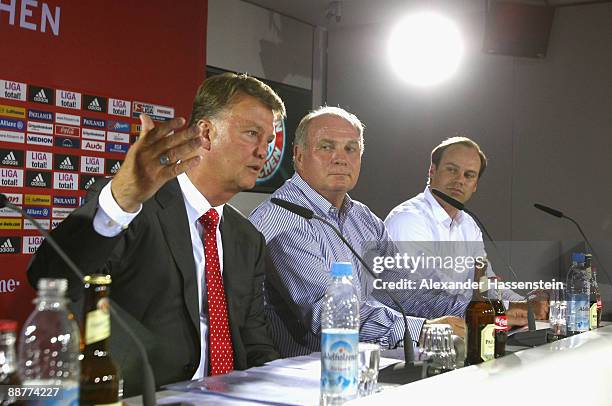 Head coach Louis van Gaal talks to the media whilst Uli Hoeness manager of Bayern Muenchen and Munich's sporting director Christian Nerlinger looking...