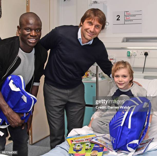 Chelsea Manager Antonio Conte and N'golo Kante of Chelsea with Ben Sharky at the Hospital on December 7, 2017 in London, England.