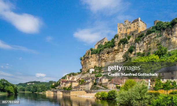 chateau de beynac dordogne - dordogne stock pictures, royalty-free photos & images