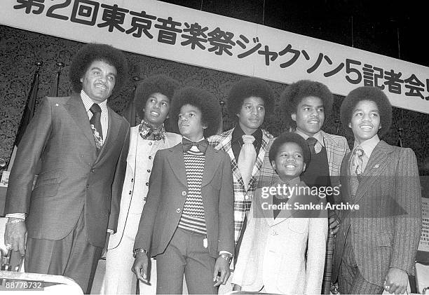 Joe Jackson, Jermaine Jackson, Michael Jackson, Tito Jackson, Randy Jackson, Jackie Jackson and Marlon Jackson pose for photographs during the press...