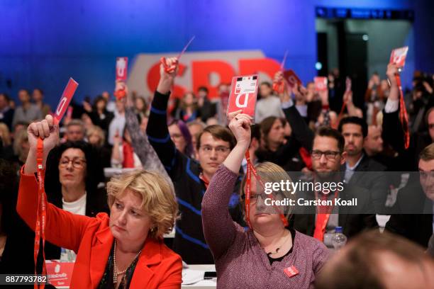 Delegates show the voting cards during the voting about coalition talks at the SPD federal party congress on December 7, 2017 in Berlin, Germany. SPD...