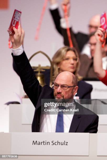 Martin Schulz, leader of the German Social Democrats , shows the voting card during the voting about coalition talks at the SPD federal party...