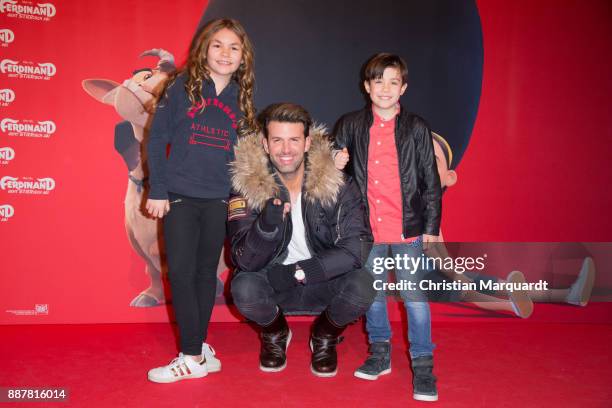 Singer J Khan together wiht kids Layla and Leo pictured during the premiere of 'Ferdinand - Geht STIERisch ab!' at Zoo Palast on December 7, 2017 in...