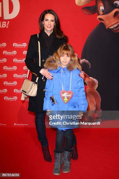 Katrin Wrobel and her daughter Louisa attend the premiere of 'Ferdinand - Geht STIERisch ab!' at Zoo Palast on December 7, 2017 in Berlin, Germany.
