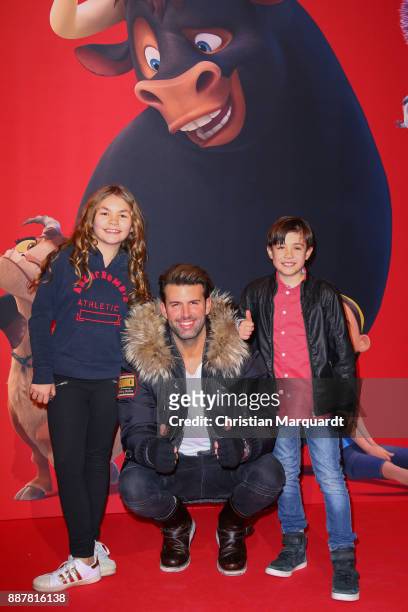 Singer J Khan together wiht kids Layla and Leo pictured during the premiere of 'Ferdinand - Geht STIERisch ab!' at Zoo Palast on December 7, 2017 in...