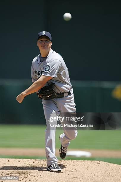 Erik Bedard of the Seattle Mariners pitches during the game against the Oakland Athletics at the Oakland Coliseum in Oakland, California on May 27,...