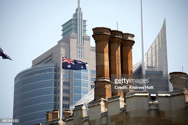 government house chimneys with australian flag.  - australia nsw stock-fotos und bilder