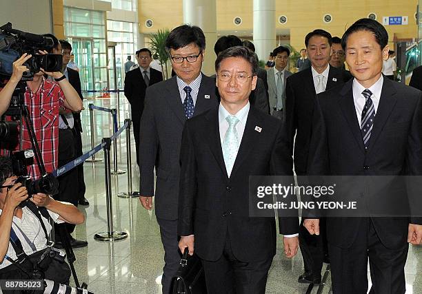 Kim Young-Tak , director general of the Kaesong Industrial Complex Project Bureau under Seoul's Unification Ministry, leads a South Korean delegation...