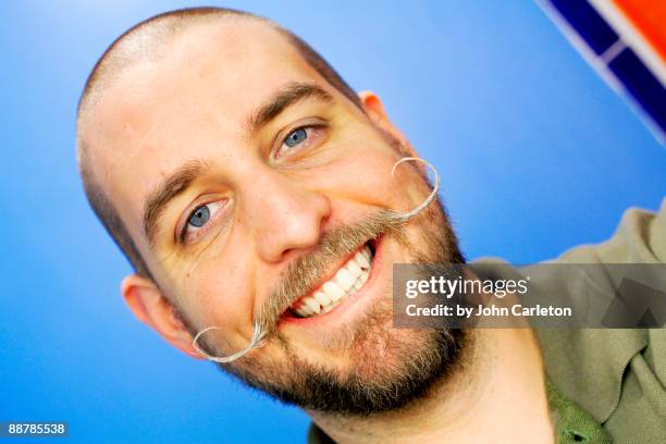 handlebar mustache smile - bigote manillar fotografías e imágenes de stock