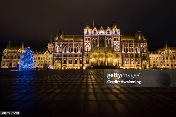 General view of the lit Hungarian Parliament with the Christmas tree on December 7, 2017 in Budapest, Hungary. The traditional Christmas market and...