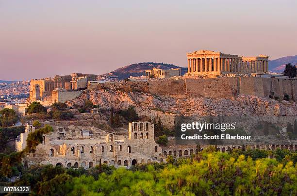 the acropolis of athens - partenón fotografías e imágenes de stock